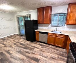 1020 Eisenhower Ct SE in Atlanta, GA - Building Photo - Building Photo