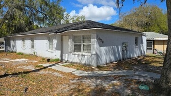1023 Birchwood Ct in Leesburg, FL - Building Photo