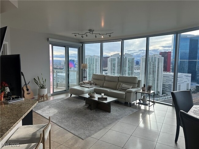 322 E Karen Ave, Unit 3608 in Las Vegas, NV - Building Photo - Building Photo
