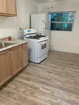 746 NE 80th St in Miami, FL - Building Photo