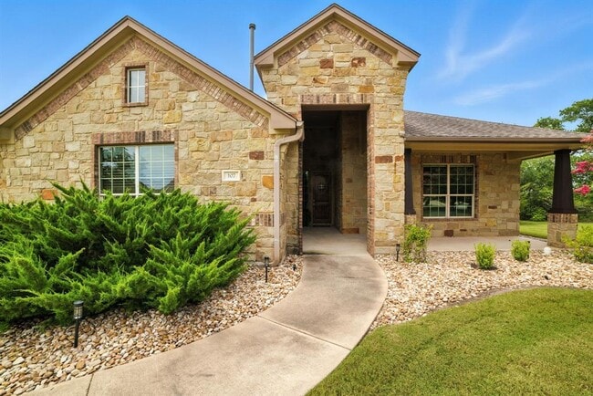 107 Tylee Cir in Bastrop, TX - Building Photo - Building Photo