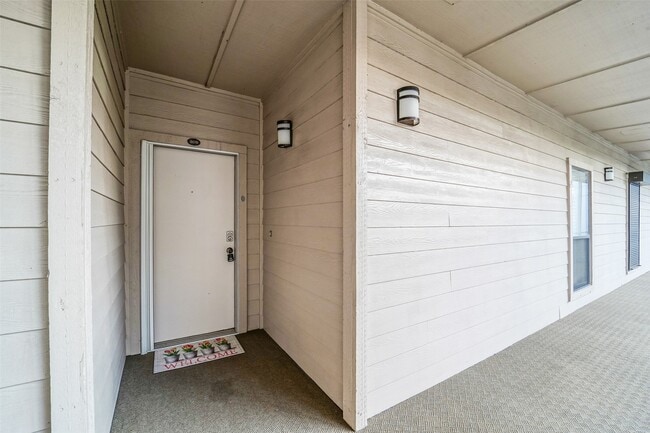 351 Lakeside Ln in Houston, TX - Building Photo - Building Photo