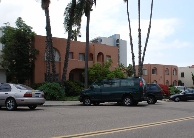 Santa Fe Court in San Diego, CA - Building Photo - Building Photo