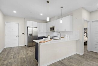 9 Clark St, Unit 303 in Newark, NJ - Building Photo - Building Photo