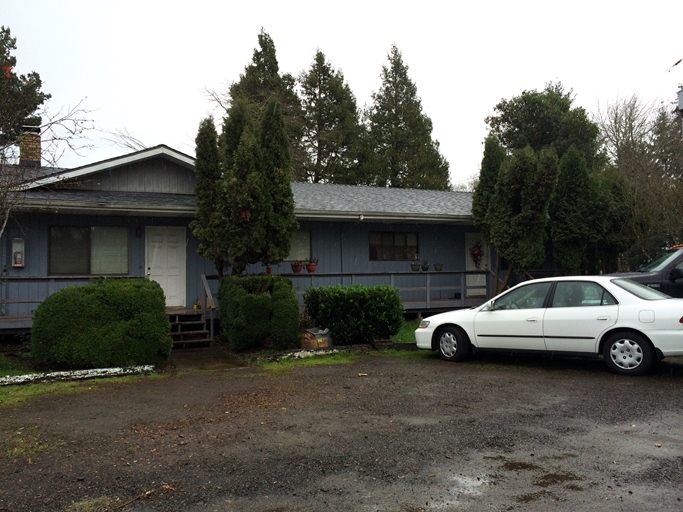 Loucks Way in Brownsville, OR - Building Photo