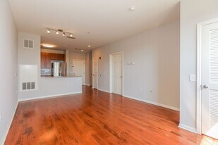 56 Brownstone Way in Englewood, NJ - Building Photo