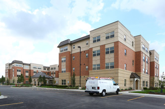 Woodridge Horizon in Woodridge, IL - Building Photo - Building Photo