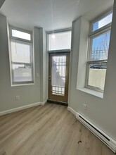 67 Park Dr, Unit D in Boston, MA - Foto de edificio - Building Photo