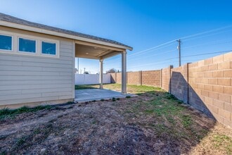 1019 Hilltop Ave NE in Quincy, WA - Building Photo - Building Photo