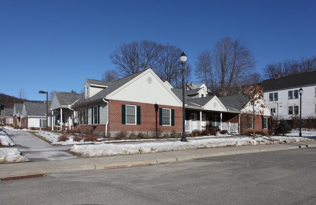 Laurel Commons in Winsted, CT - Building Photo - Building Photo