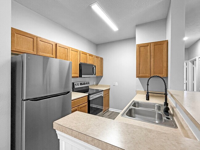 Beaver Creek Apartments in Newburgh, IN - Foto de edificio - Building Photo