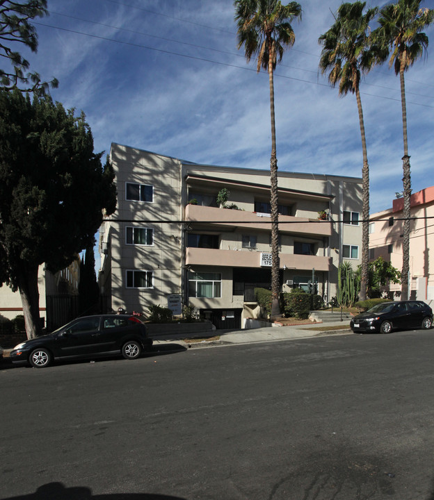 Ser-Jean Apartments in Los Angeles, CA - Foto de edificio