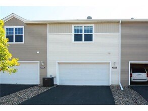 3335 Hazel Trail B in Woodbury, MN - Building Photo - Building Photo