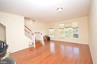 1571 Renate Dr in Woodbridge, VA - Building Photo