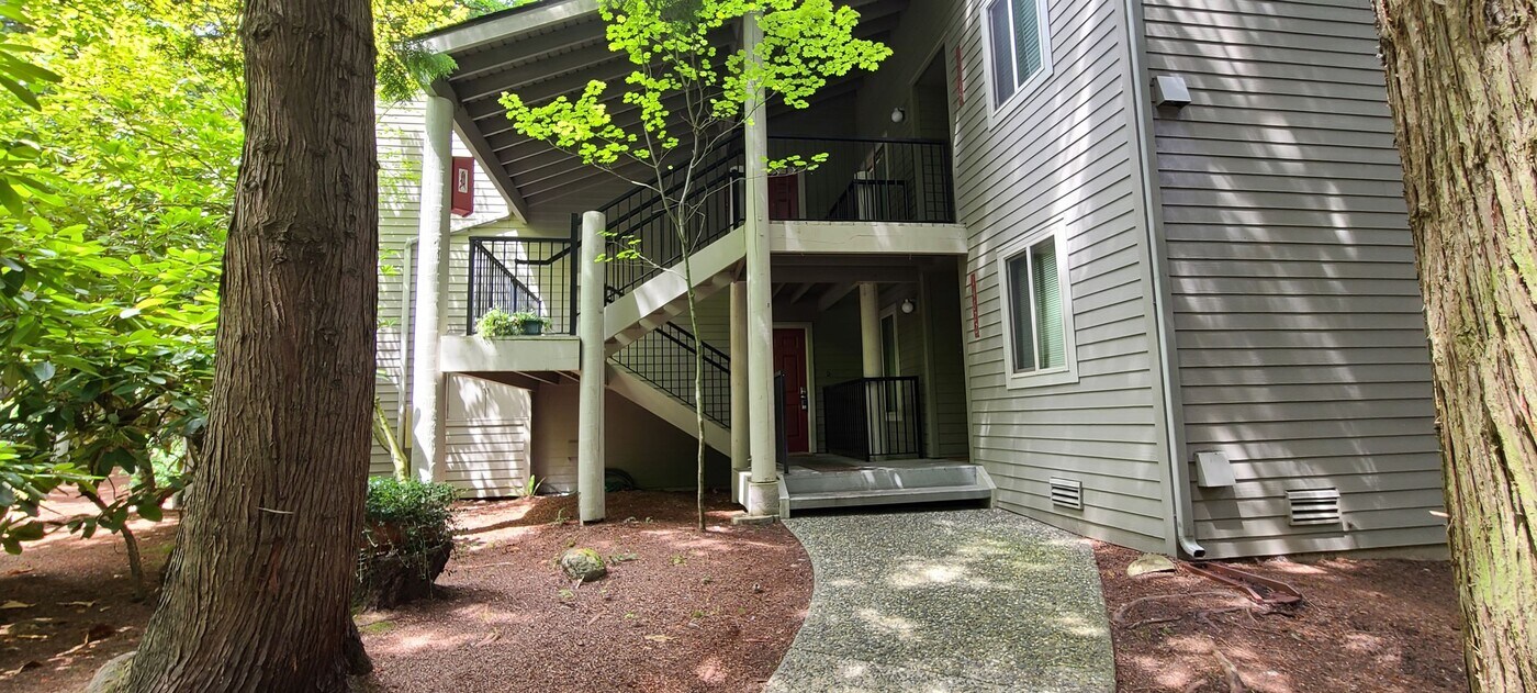 14620 NE 80th Pl, Unit 35A in Redmond, WA - Building Photo
