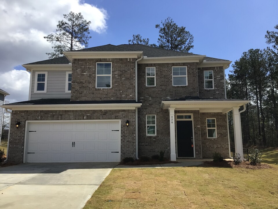 426 Levon Ct in Loganville, GA - Building Photo