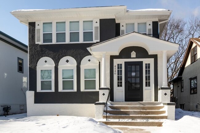 4540 Garfield Ave, Unit 1 AND 2 in Minneapolis, MN - Foto de edificio - Building Photo