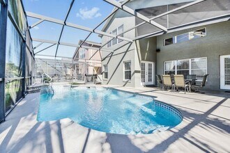 8000 Acadia Estates Ct in Kissimmee, FL - Foto de edificio - Building Photo