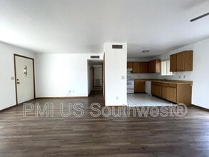 2387 Alpine Dr in Lake Havasu City, AZ - Foto de edificio - Building Photo