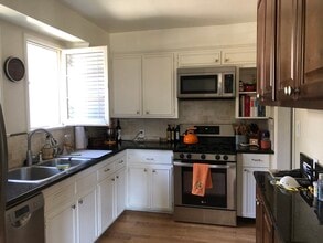 800 Alandele Ave, Unit 800 in Los Angeles, CA - Building Photo - Building Photo