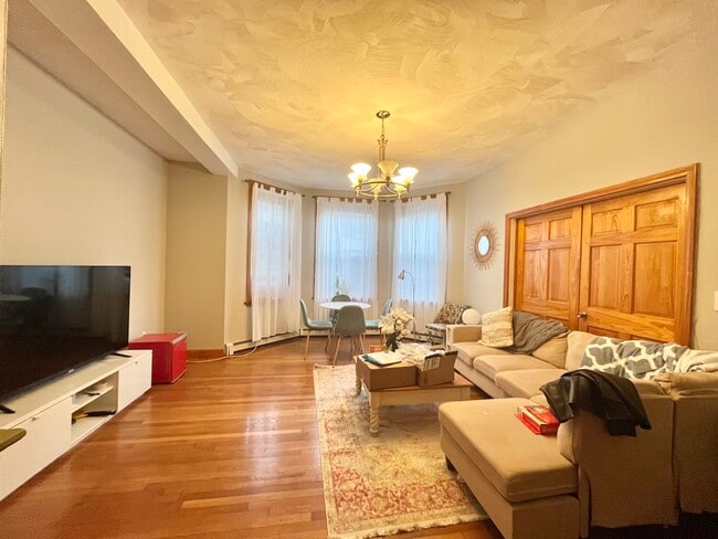 25 Gibbs St, Unit 1 in Brookline, MA - Building Photo - Building Photo