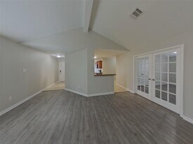 28990 San Bernard River Loop in Spring, TX - Foto de edificio - Building Photo