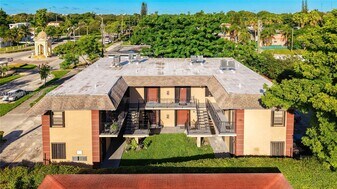 2335 NE 172nd St in North Miami Beach, FL - Building Photo