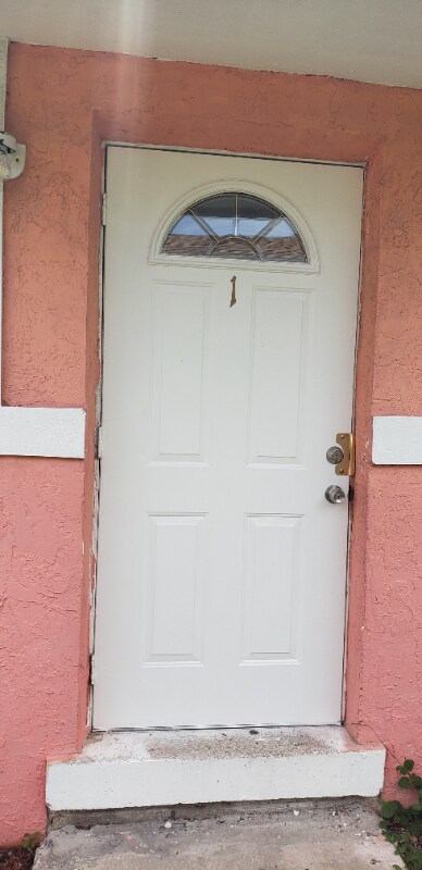 716 SW 9th St, Unit 1 in Dania Beach, FL - Building Photo - Building Photo
