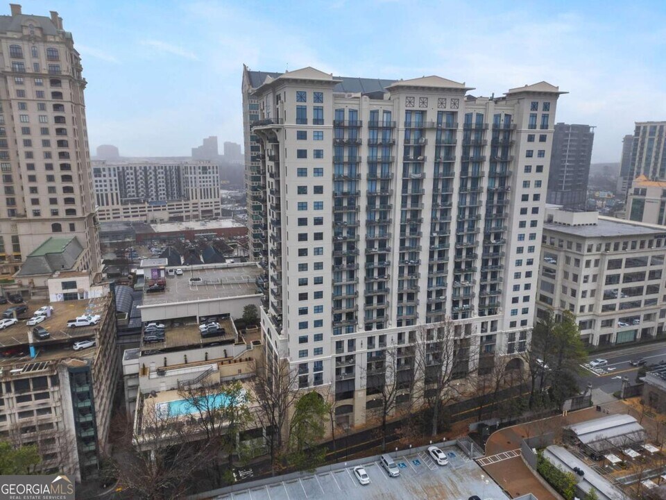 3040 Peachtree Rd NW in Atlanta, GA - Foto de edificio