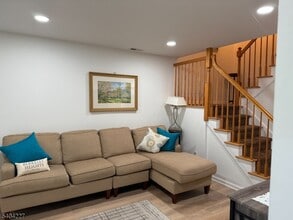 6 Paula Way in Berkeley Heights, NJ - Foto de edificio - Building Photo