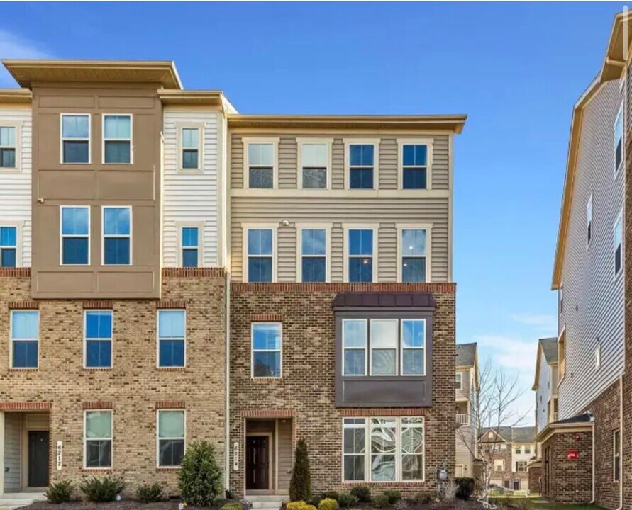 6214 Margarita Way in Frederick, MD - Building Photo