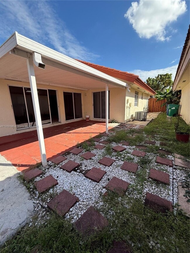 18800 NW 84th Ave in Hialeah, FL - Building Photo - Building Photo