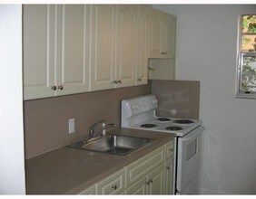 239 SW 9th St in Miami, FL - Building Photo - Other