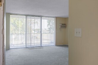 8421 Lindley Ave in Los Angeles, CA - Building Photo - Building Photo