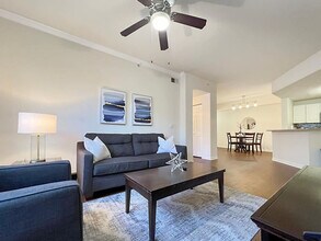 9919 Montague St, Unit SI ID1504560P in Tampa, FL - Foto de edificio - Building Photo