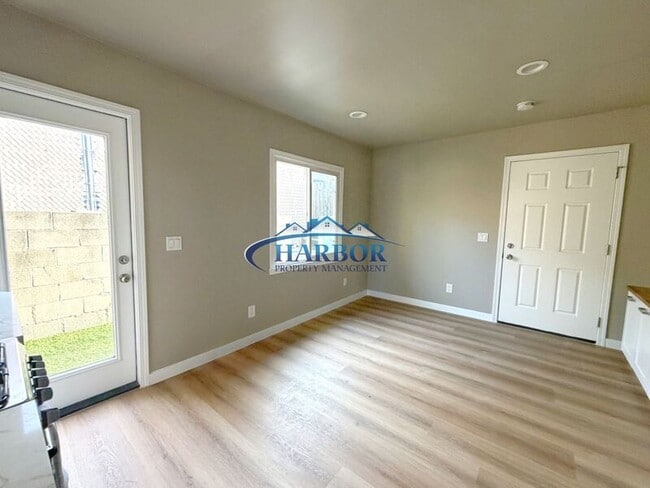 543 W 5th St in Los Angeles, CA - Building Photo - Building Photo