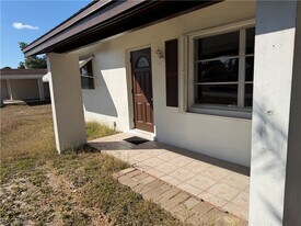 303 Canyon Dr N in Lehigh Acres, FL - Building Photo