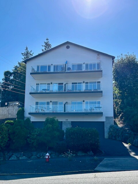 628 N State St in Bellingham, WA - Building Photo