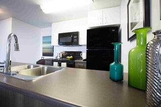 Hudson Mews in Victoria, BC - Building Photo - Building Photo