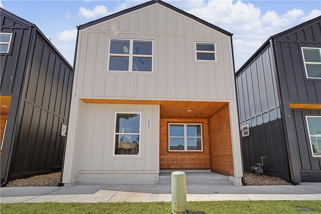 property at 602 N 6th St