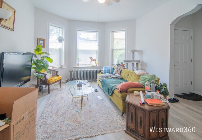 4018 W Oakdale Ave