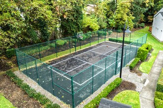 12680 NE 10th Plz in Bellevue, WA - Building Photo - Building Photo