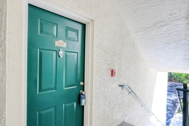3205 Myrtlewood Cir E in Palm Beach Gardens, FL - Building Photo - Building Photo