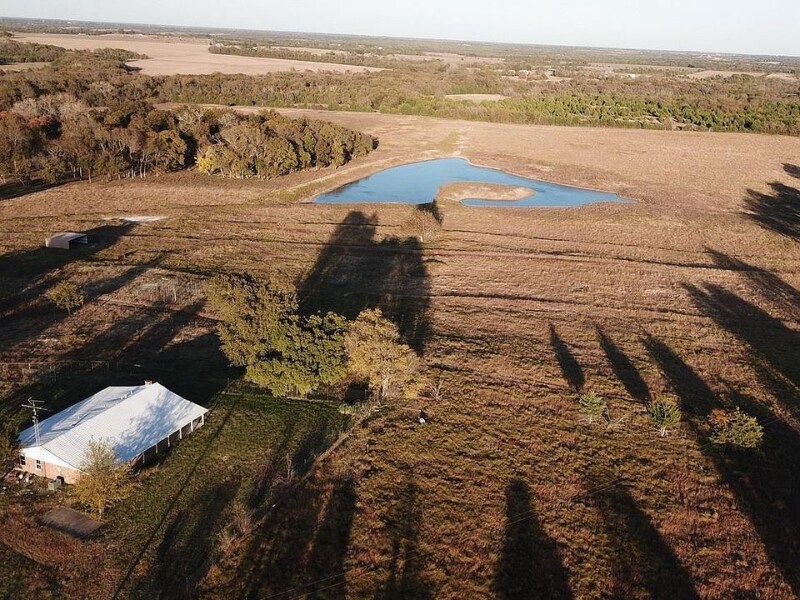 1200 5th St in Honey Grove, TX - Building Photo