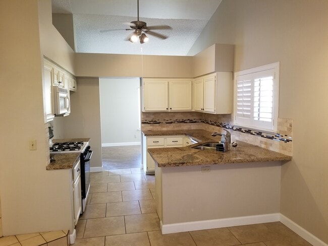 2829 Gentilly Ln in Las Vegas, NV - Building Photo - Building Photo