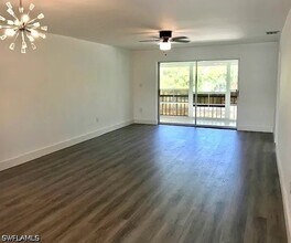 200 Valley Stream Dr in Naples, FL - Building Photo - Building Photo