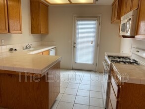 2824 N County Center St in Visalia, CA - Building Photo - Building Photo