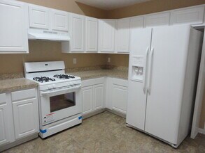 725 Windsor Brook Ln in Lawrenceville, GA - Foto de edificio - Building Photo