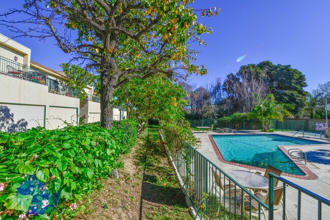 6456 Cavalleri Rd, Unit Malibu Gardens townhome in Malibu, CA - Foto de edificio - Building Photo