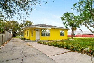 1205 Longwood St in West Palm Beach, FL - Building Photo - Building Photo